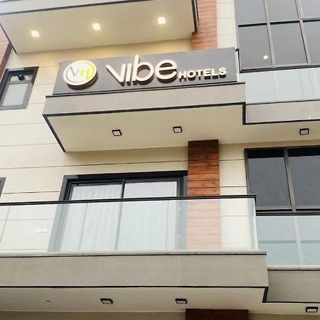 Vibe Hotel Ноида Екстериор снимка