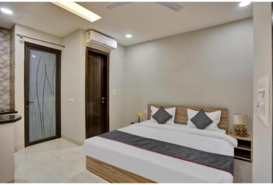 Vibe Hotel Ноида Екстериор снимка